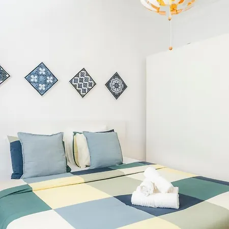 In The Center Of Apartment Lisbon